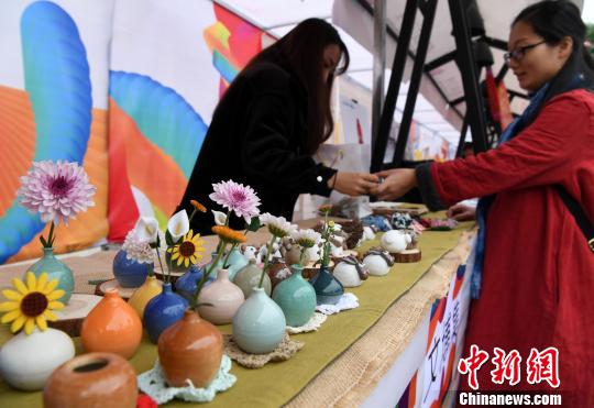 罗桐社区召开我市首个社区先锋老党员座谈会“开云电竞”(图4) 开云电竞官网